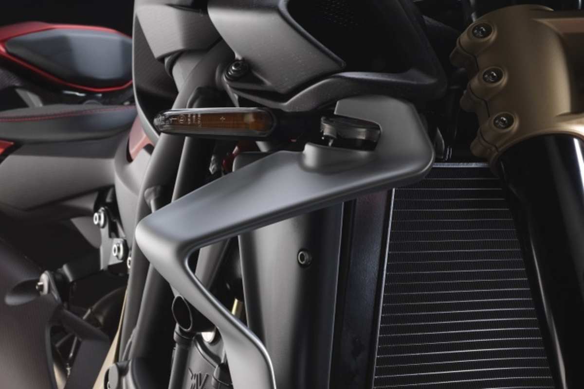 Seitliche flügelförmige aerodynamische Anbauteile - nicht nur ein Gag angesichts der 312 km/h, die dieses unverkleidete Motorrad erreichen soll