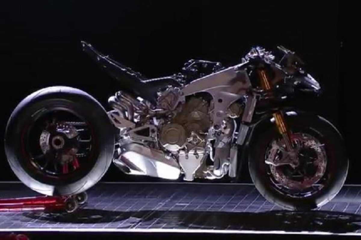 Das Chassis sieht ultrakompakt aus, doch der Radstand ist mit 1464 mm nicht übermässig kurz