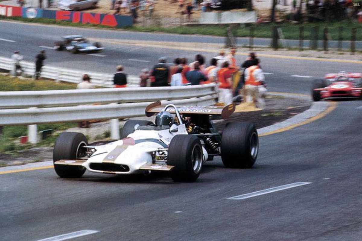 Pedro Rodríguez, verfolgt von Chris Amon, auf dem Weg zum Sieg in Belgien 1970