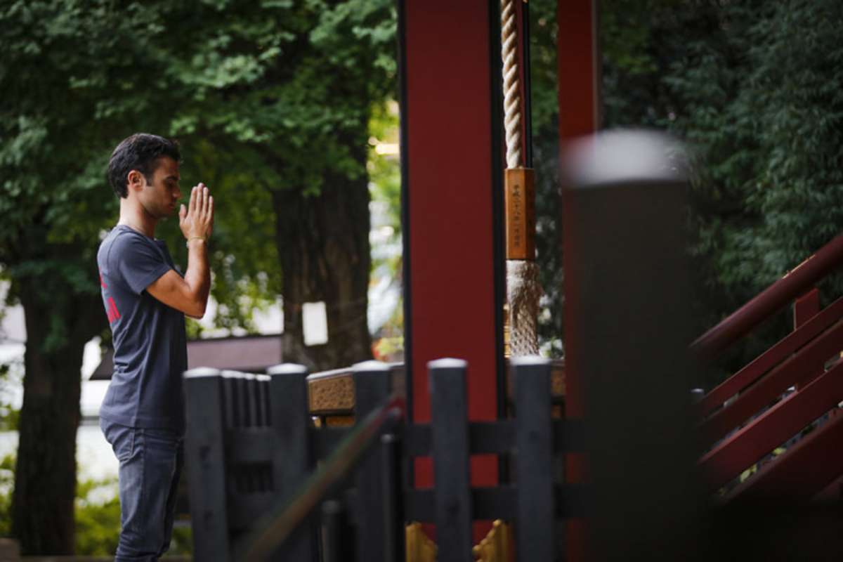 Dort nahm sich der Honda-Pilot Zeit für eine kurze Meditation