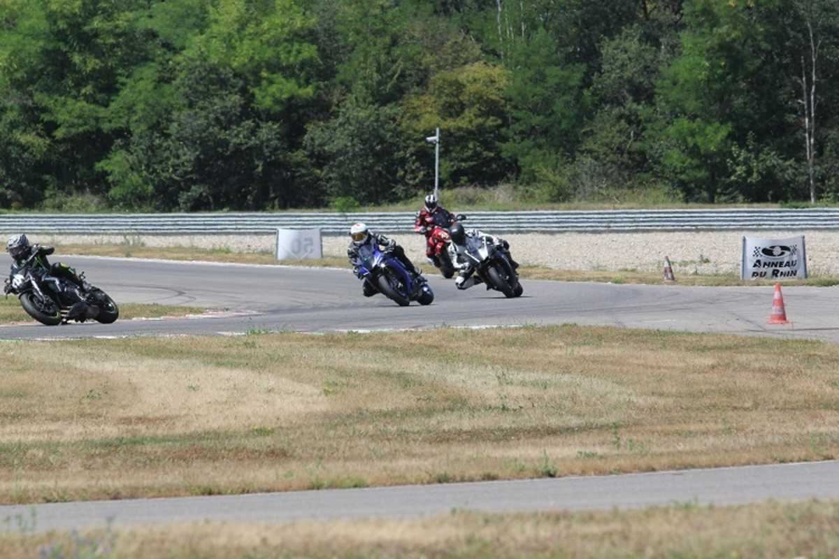 Unterschiedliche Fahrer und Motorradtypen vertragen sich bestens