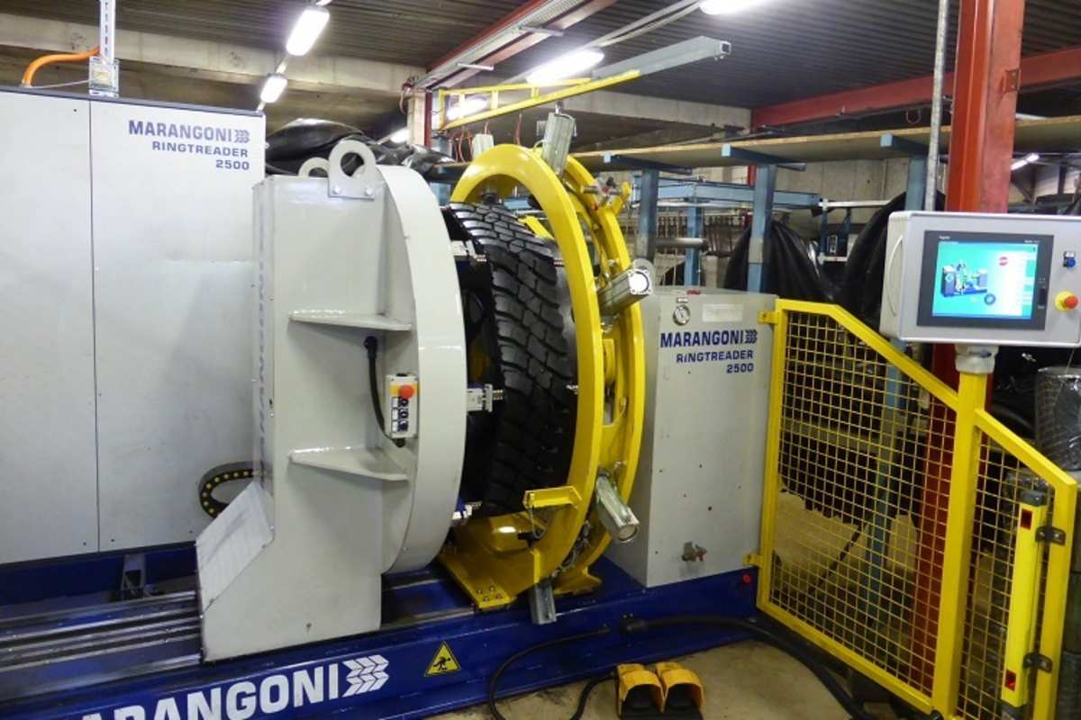 Die neue Lauffläche wird mit der Karkasse untrennbar verbunden