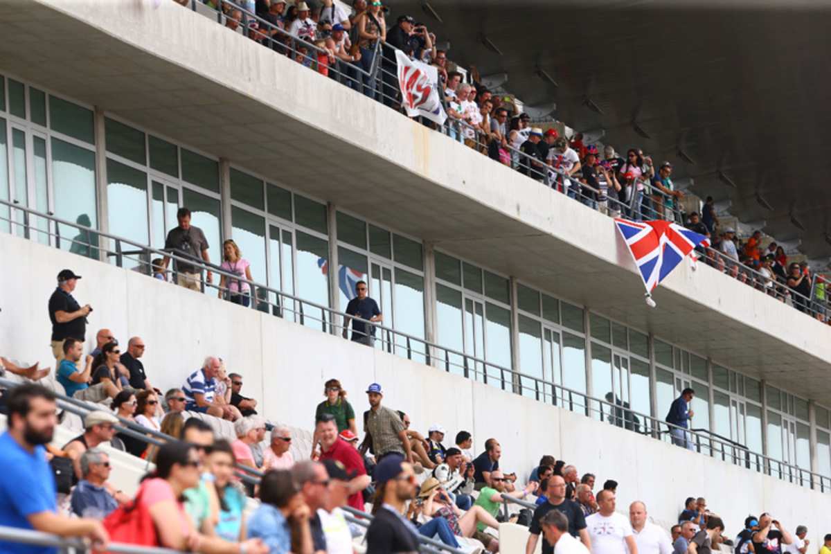 Am Renn-Sonntag war wenigstens auf der Haupttribüne etwas los