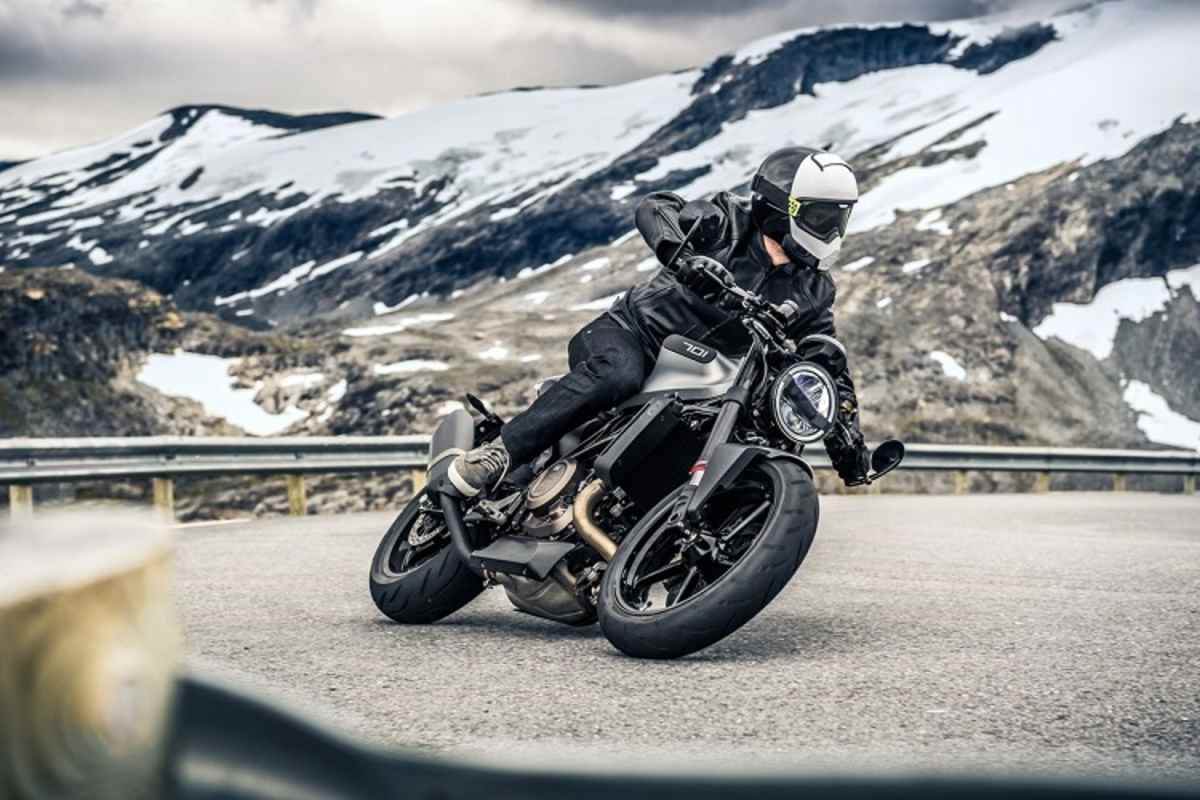 Vitpilen 701: Ein umfassend ausgestattetes Motorrad kann keim Billig-Angebot sein, auch wenn der Motor nur einen Zylinder hat 