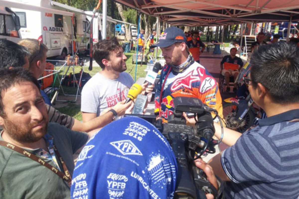 Leader Toby Price (KTM) beim Interview im Etappenziel