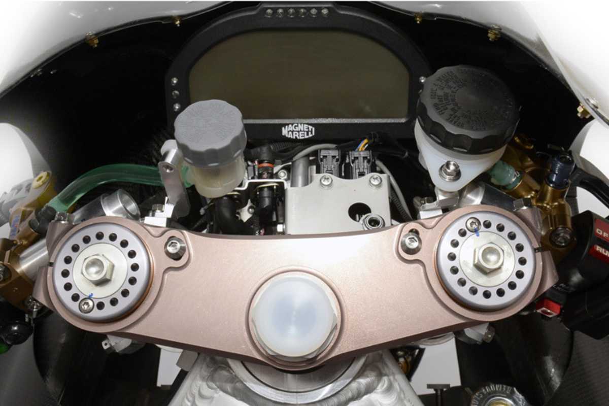 Der Arbeitsplatz von Redding, Hayden, Aoyama und Abraham