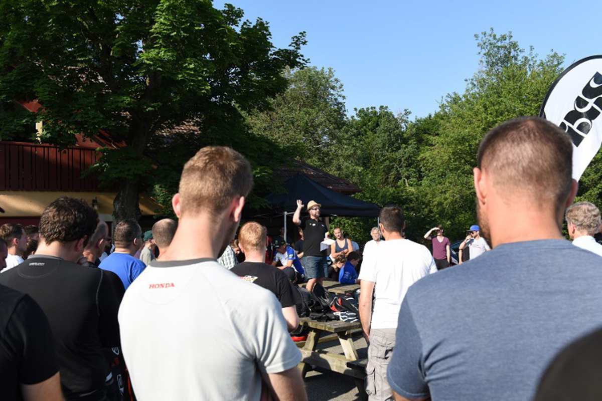 Briefing: Damit alle wissen, was gilt und wie man sich zu verhalten hat