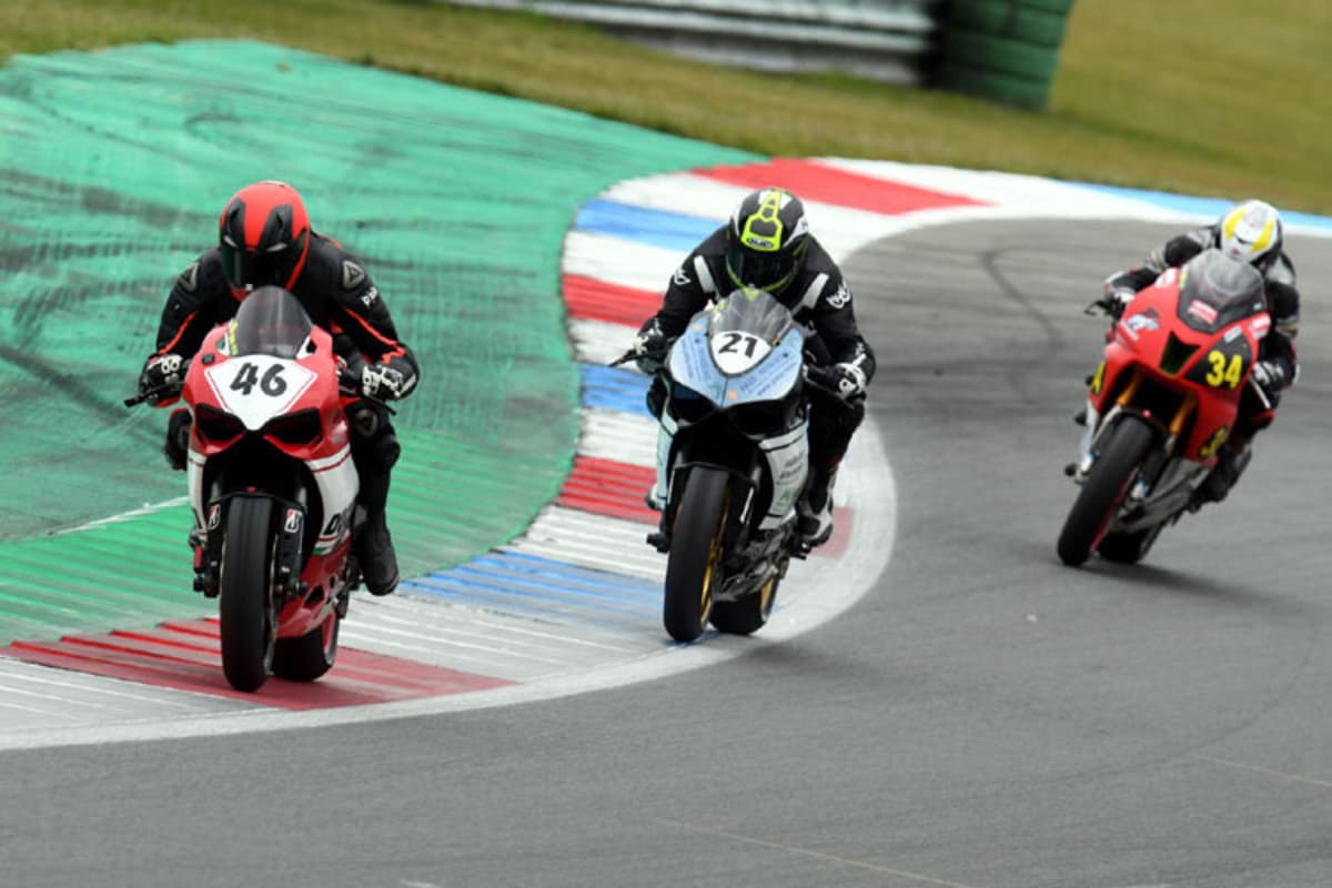 Frankie Schumacher (Daucti 959), Christoph Dachselt (Aprilis RSV Mille) und Werner Fehring (959)