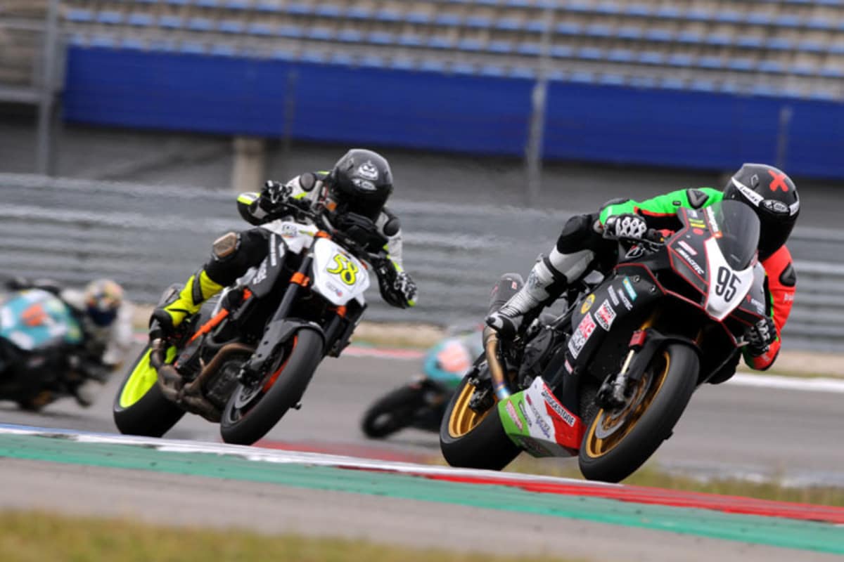 Wheelie-King Axel Sammet (KTM SD 1290) und Lukas Gauster (Aprilia RSV4)