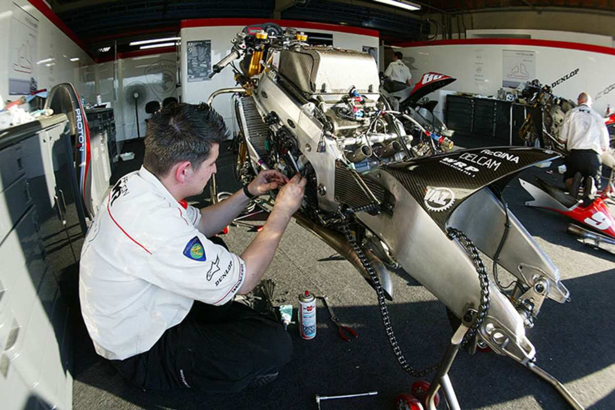 Die Roberts-Box mit der Proton-V5-Maschine