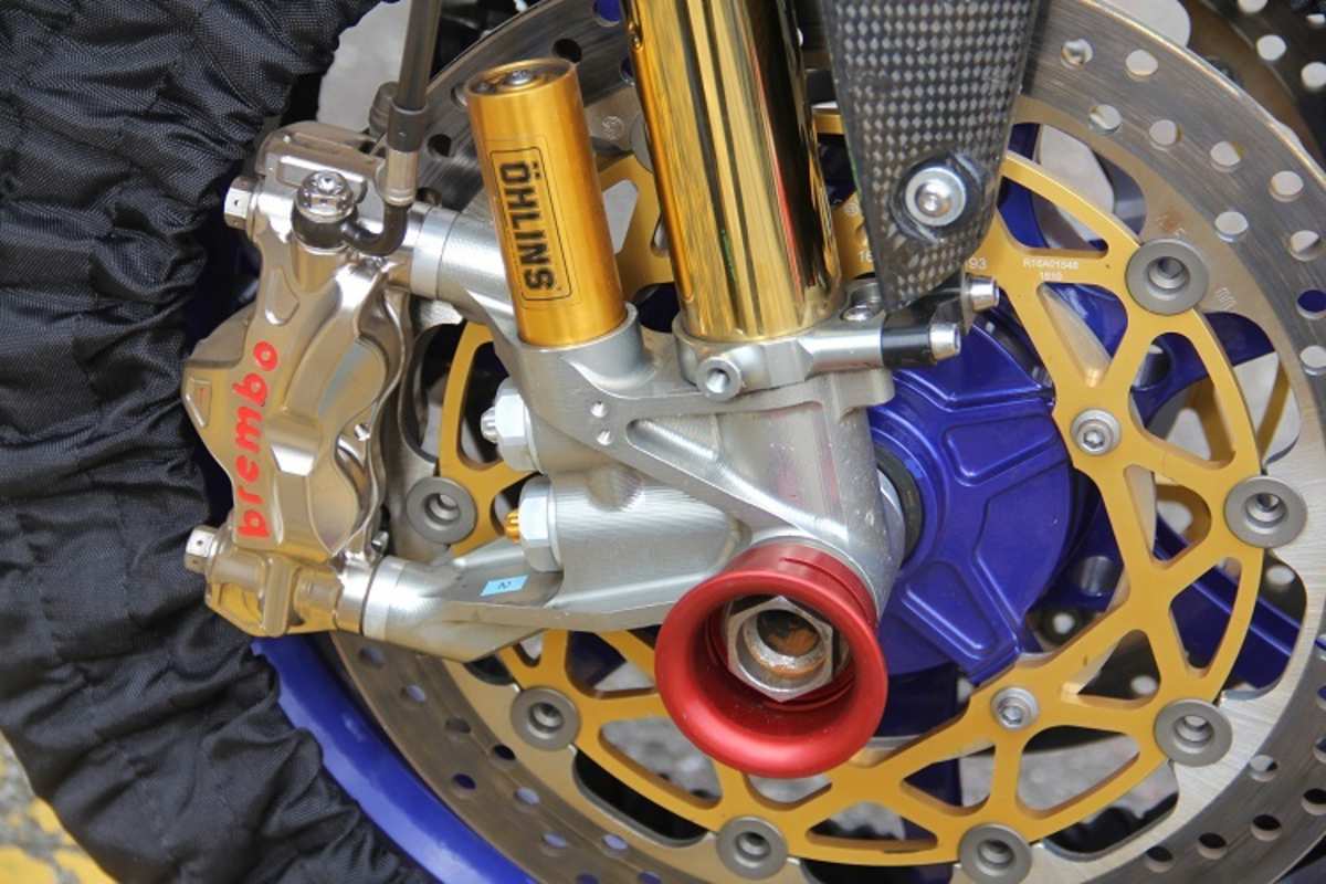 Aufgerüstet: Gabel und Bremse an der R1M von Roger. Das ABS und das elektronische Fahrwerk sind deaktiviert