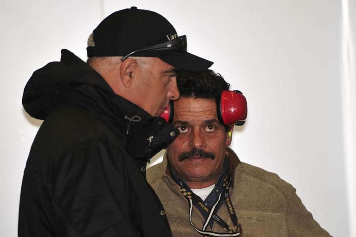 Betrettene Mienen: Gabriel Ramos´ Vater und Mentor Carlos Lavado (re.)