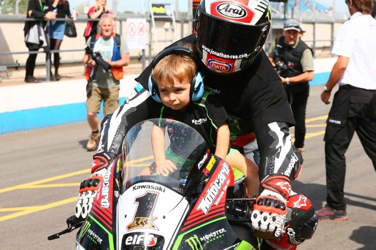 Seinen dritten WM-Titel feierte er mit Sohnemann Jake am Bike