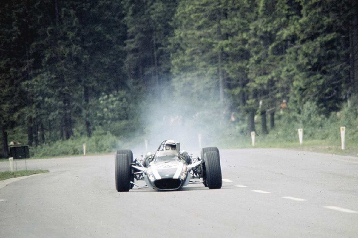 Redman 1968 in Belgien, im Moment, als die Aufhängung bricht