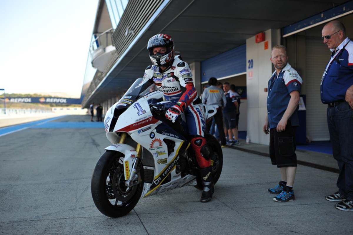 Testfahrer Michael Reich, Teamchef Werner Daemen und BMW-Sportchef Berthold Hauser (v.l.)