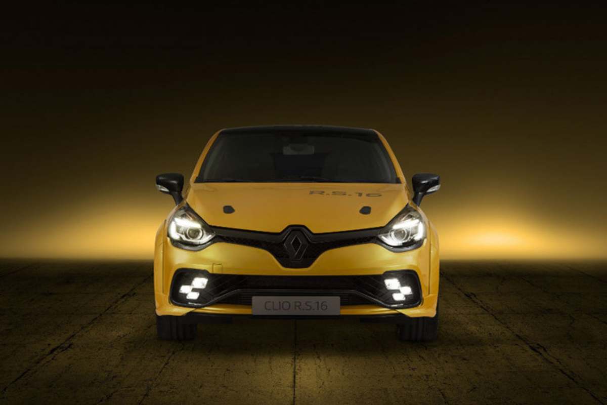 Der Clio R.S. 16 ist auch von vorne auf den ersten Blick als Sportler erkennbar