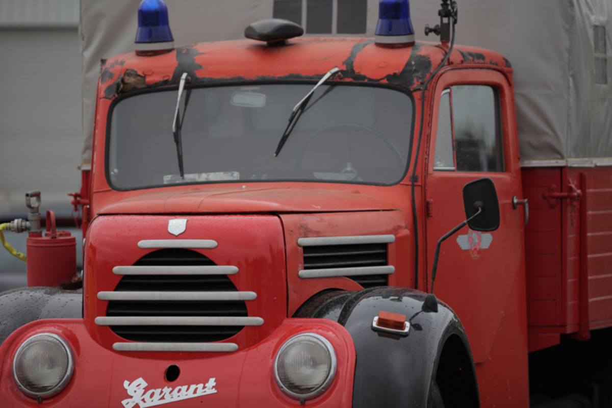 Sogar die Feuerwehr rückte in 'Retro' an 