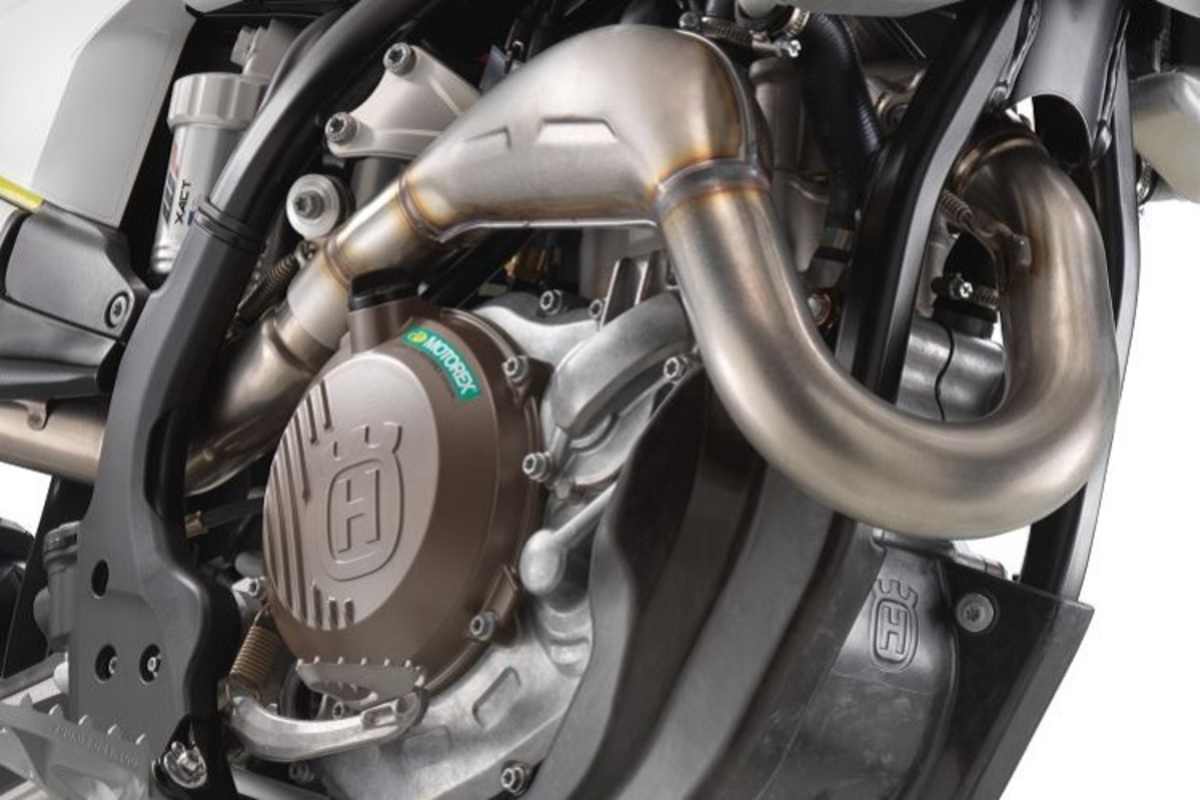 FMF-Auspuff und Motorschutz sind an der Rockstar Edition serienmässig dran