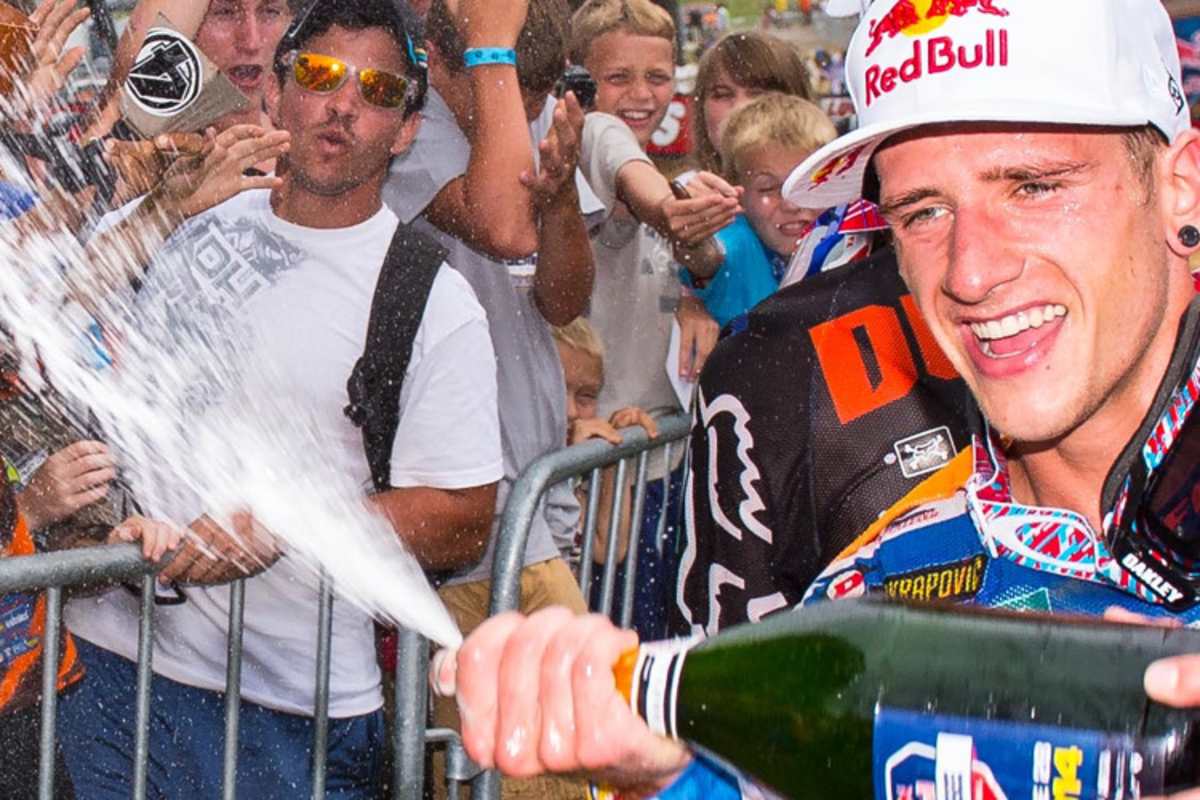 Champagner statt Tennessee Whiskey! Ken Roczen feiert mit den Fans