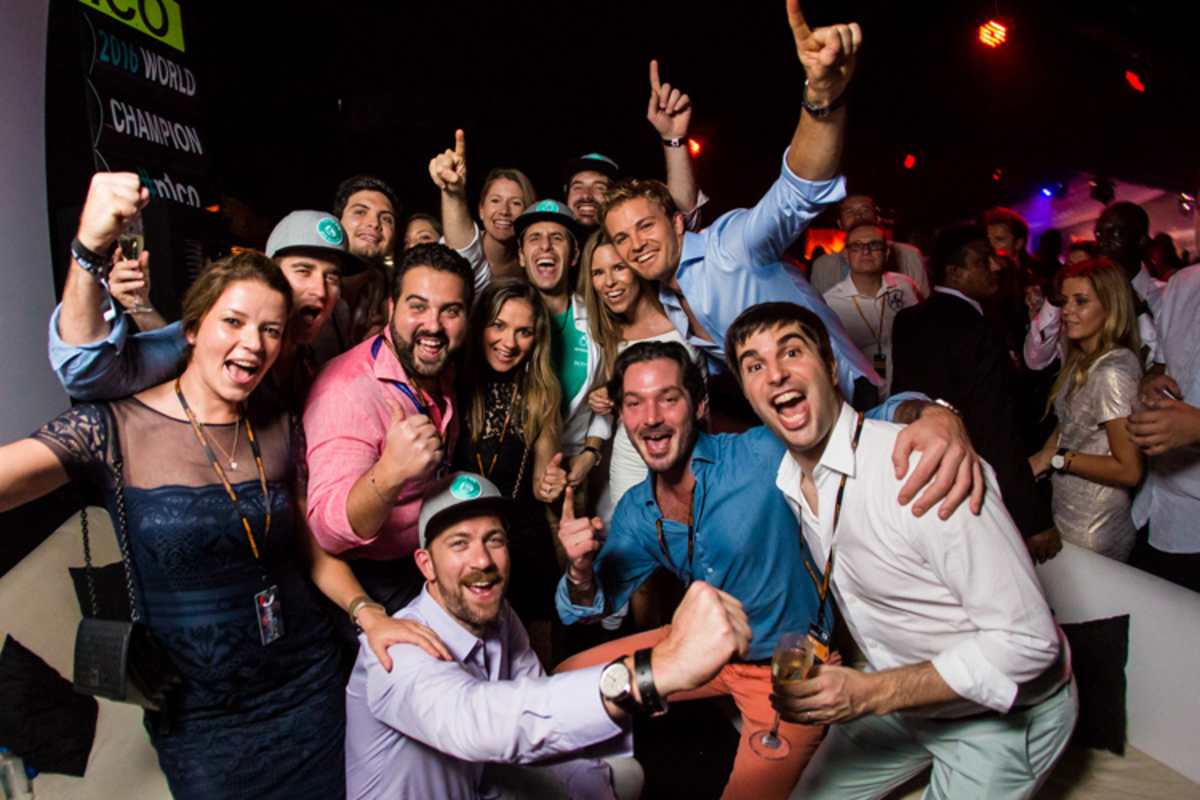 Nico Rosberg und seine Partytruppe