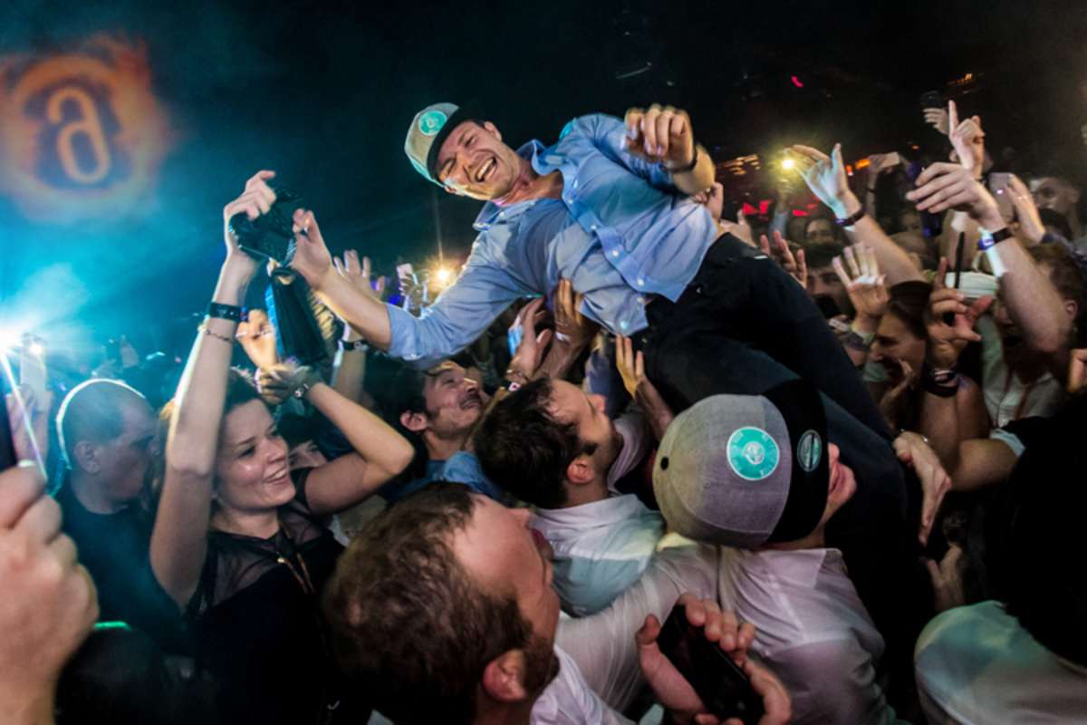 Der neue Weltmeister griff auch selbst zum Mikrofon