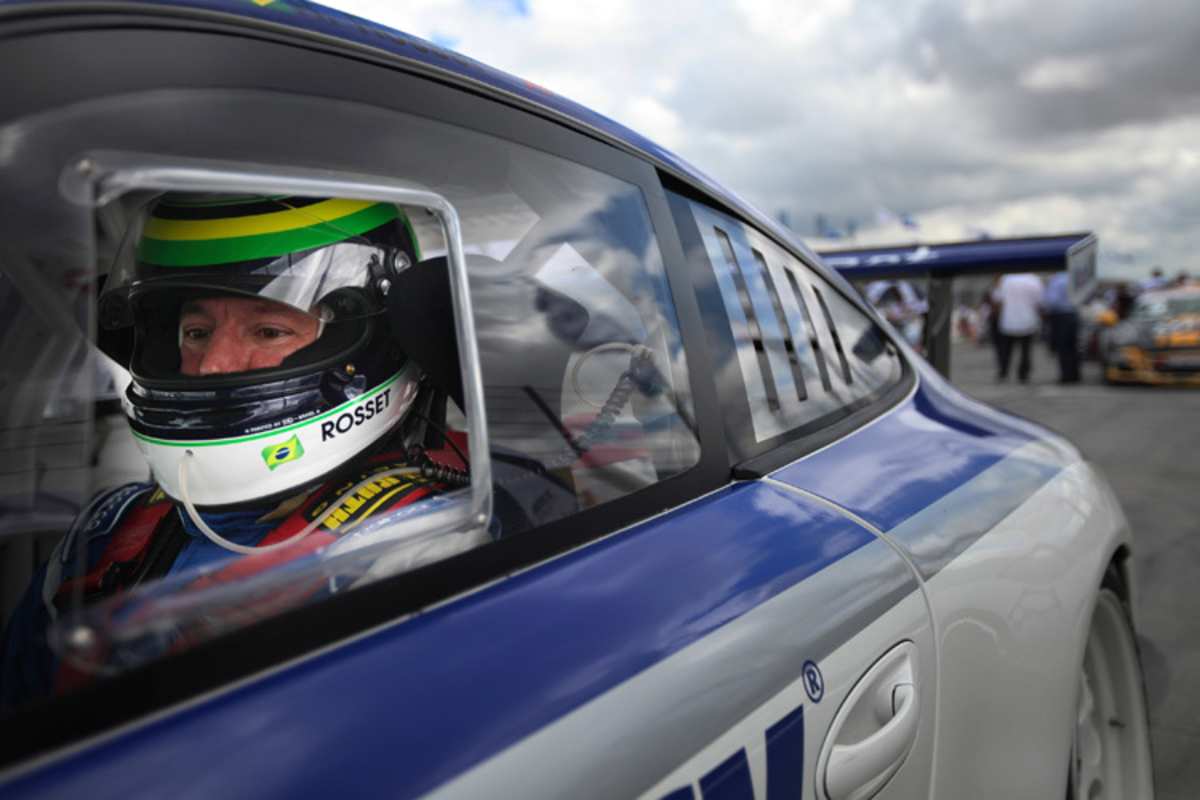 Ricardo Rosset als Porsche-Fahrer
