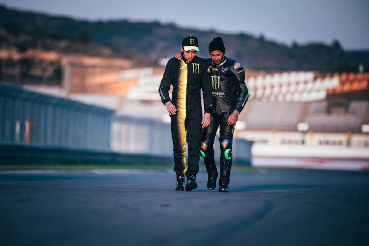 Valentino Rossi und Lewis Hamilton hatten beim Valencia-Test viel Spass
