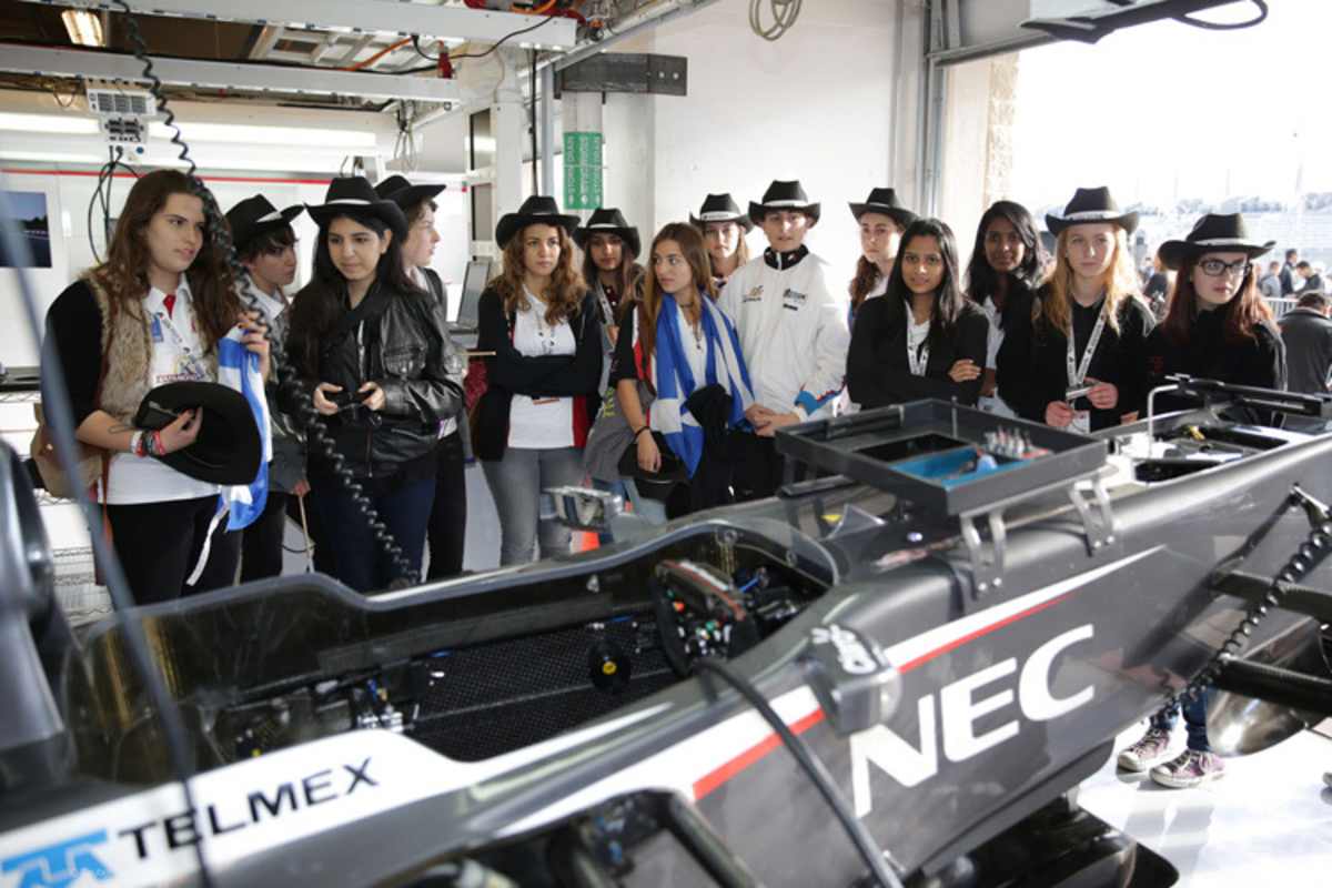 An Interesse junger Frauen für die Formel 1 mangelt es bestimmt nicht