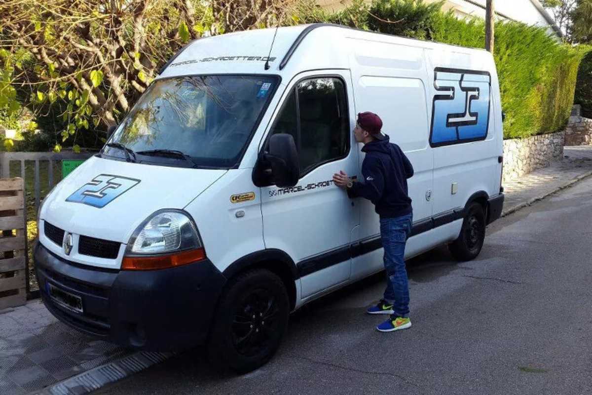 Marcel Schrötter liebt seinen Renault Master Bus 