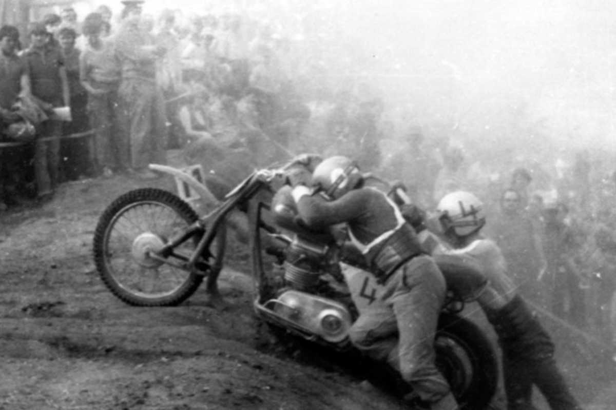 Action war im Talkessel schon immer angesagt, auch bei den Seitenwagenrennen. Auch hier waren die Zuschauerränge voll