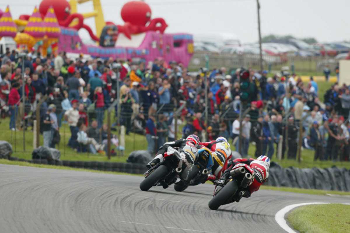 Superbike-WM in Brands Hatch: Simon Crafar war vorne dabei