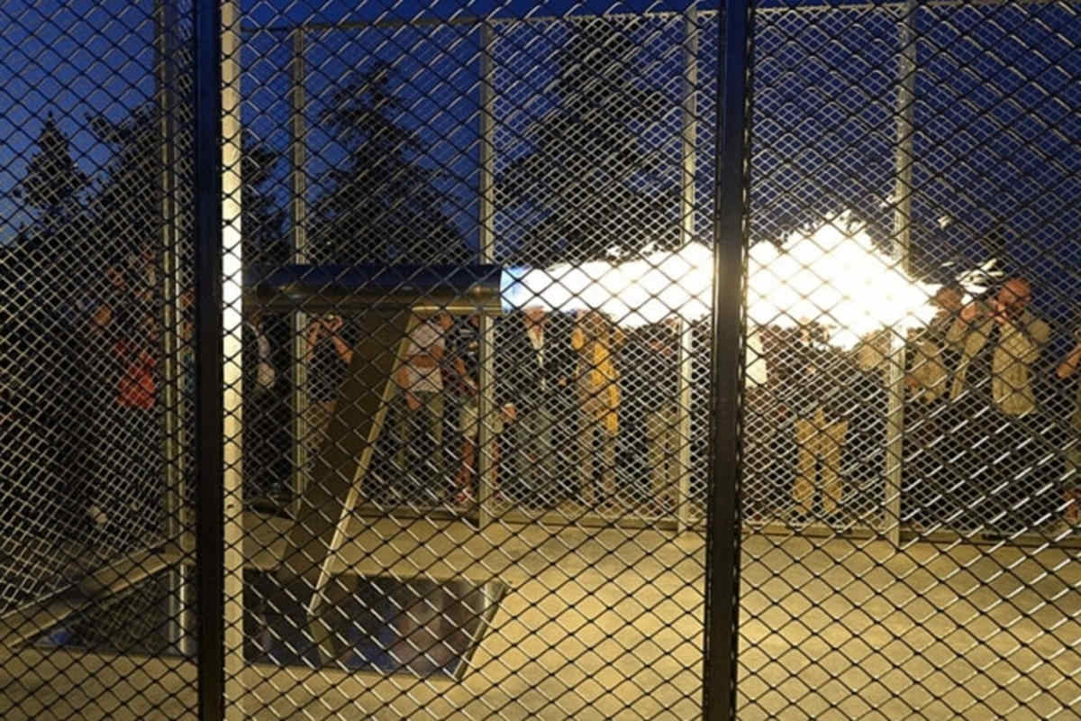 Das «Ogni Domenica» spuckt zu Ehren von Simoncelli jeden Sonntag 58 Sekunden lang Feuer