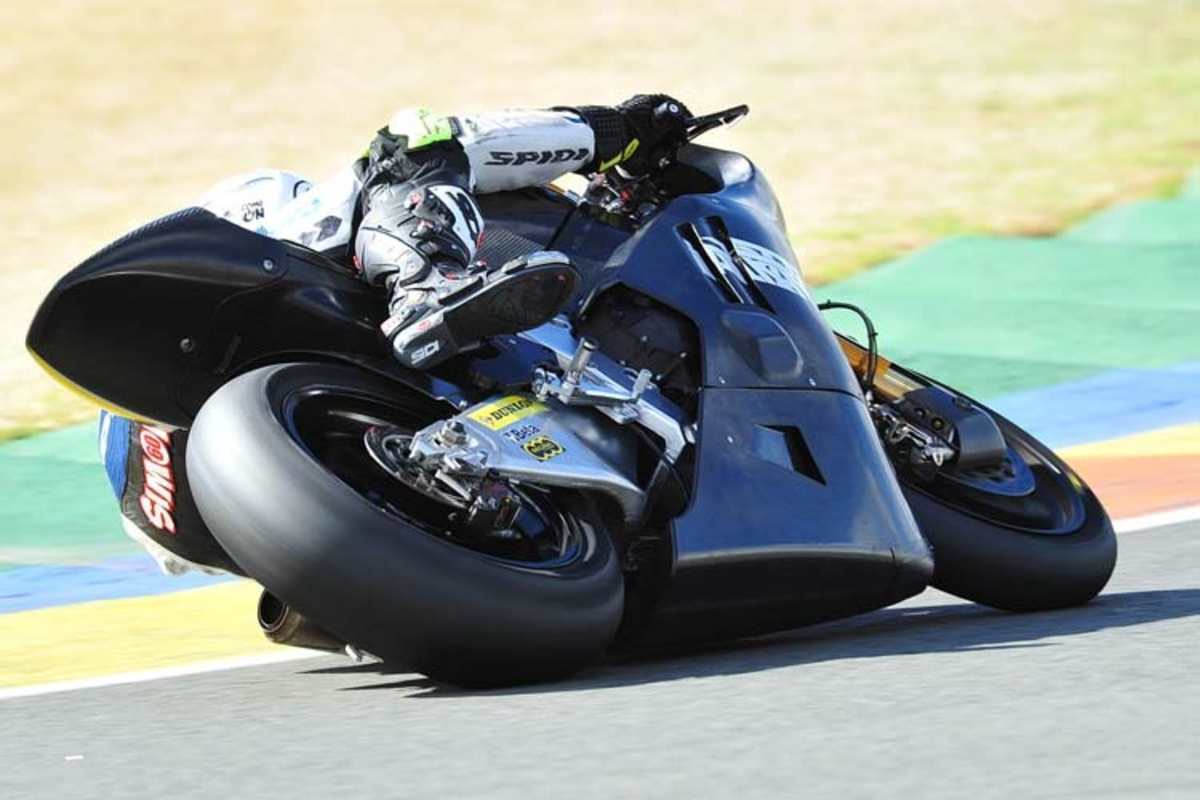 Simón kann mit dem rechten Bein kein Druck auf die Raste ausüben