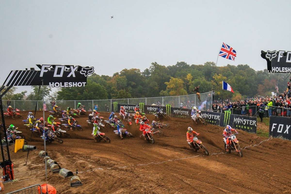 Jeffrey Herlings gewann den Start zum ersten Rennen, Cairoli stürzte