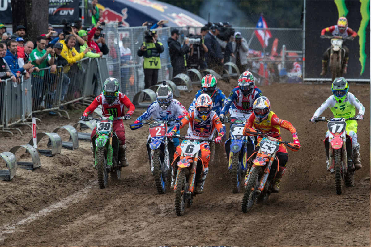 Glenn Coldenhoff (#6), Jorge Prado (#53), Martin Barr (#17), Dylan Ferrandis (#2) und Tyler Medaglia (#39): Henry Jacobi bleibt am Startgatter stehen