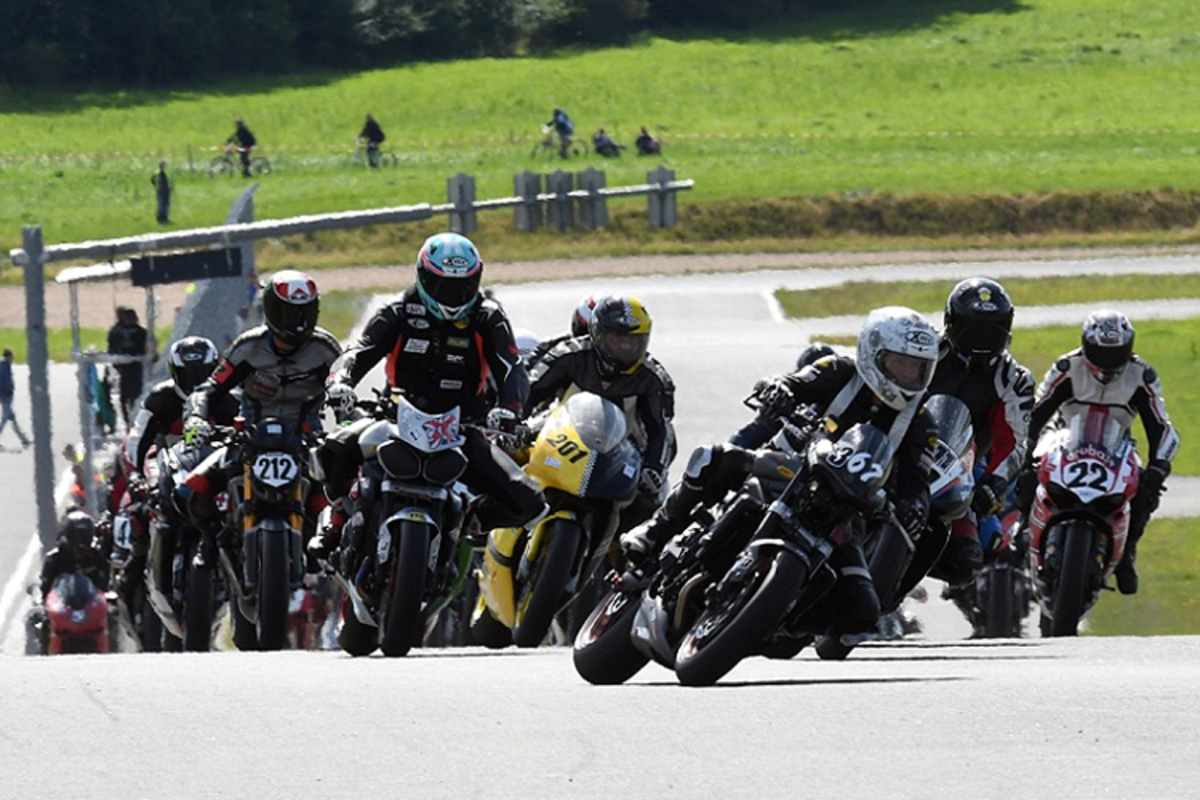 Start zum Rennen der SuperTwins und SuperTriples