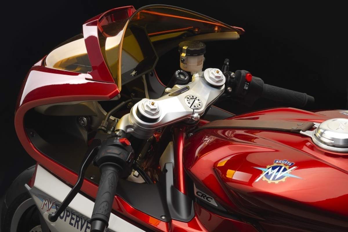 Eigenständig auch das Design der Verkleidungskuppel aus gelb getäntem Plexiglas