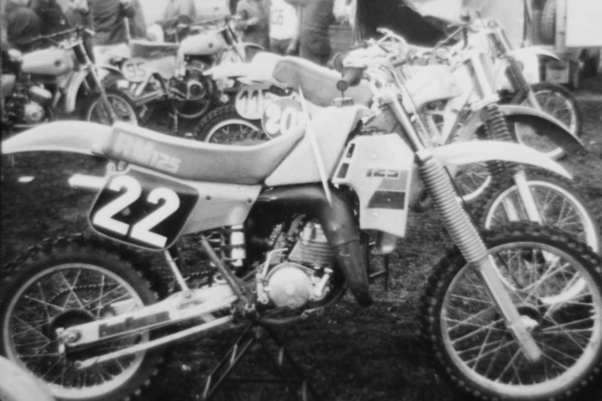 Wassergekühlter ČZ-Werksmotor im Suzuki-Rahmen