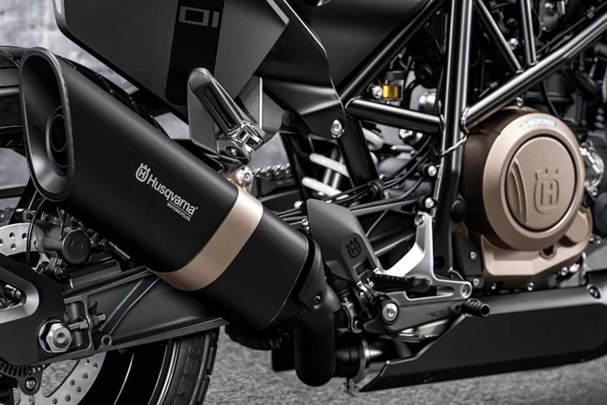 Gitterrohrrahmen, hübscher Auspuff, und das alles in Schwarz