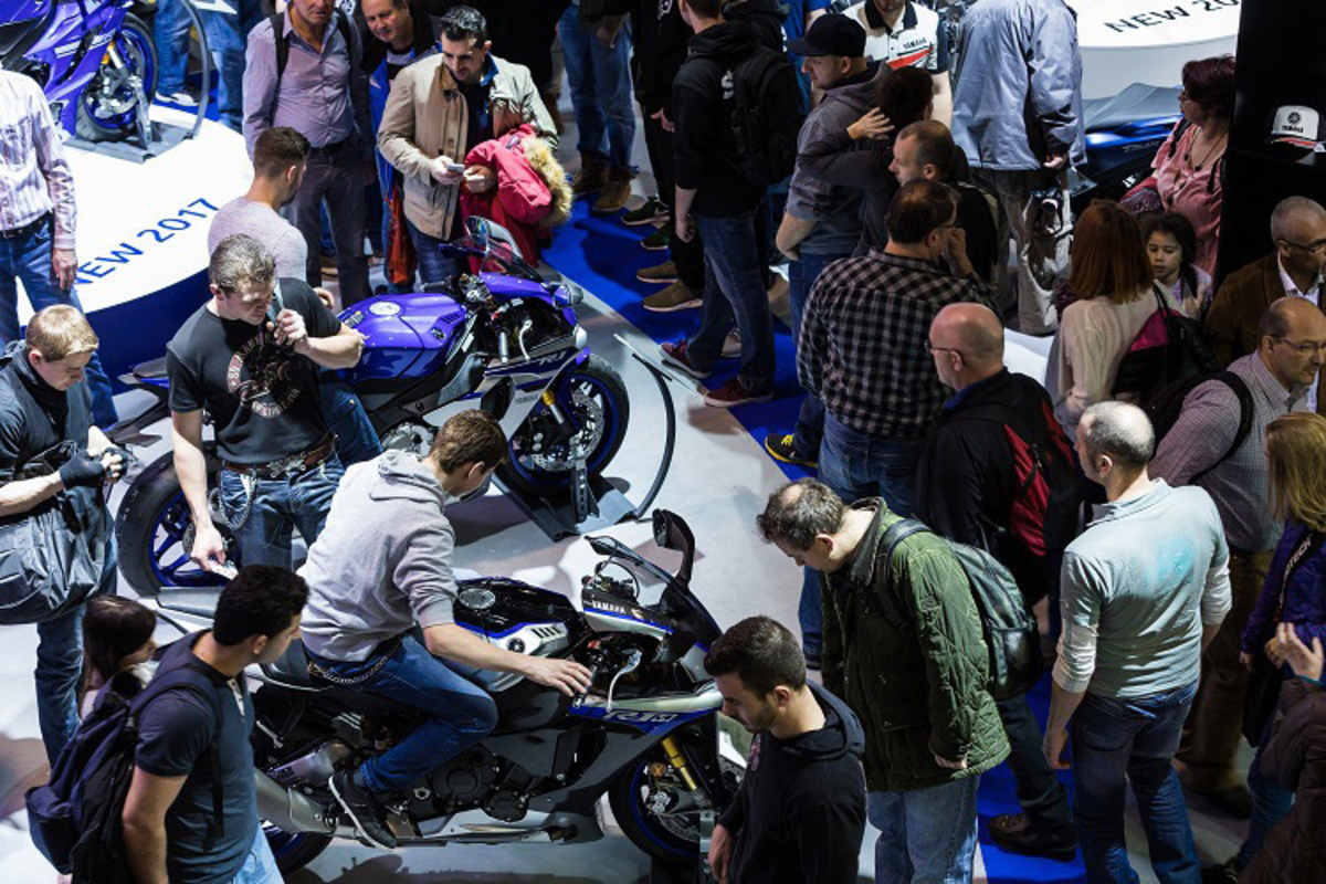 Aktuelle Modelle anfassen, probesitzen und kurz tagträumen – und draussen kündigt sich schon der Frühling an