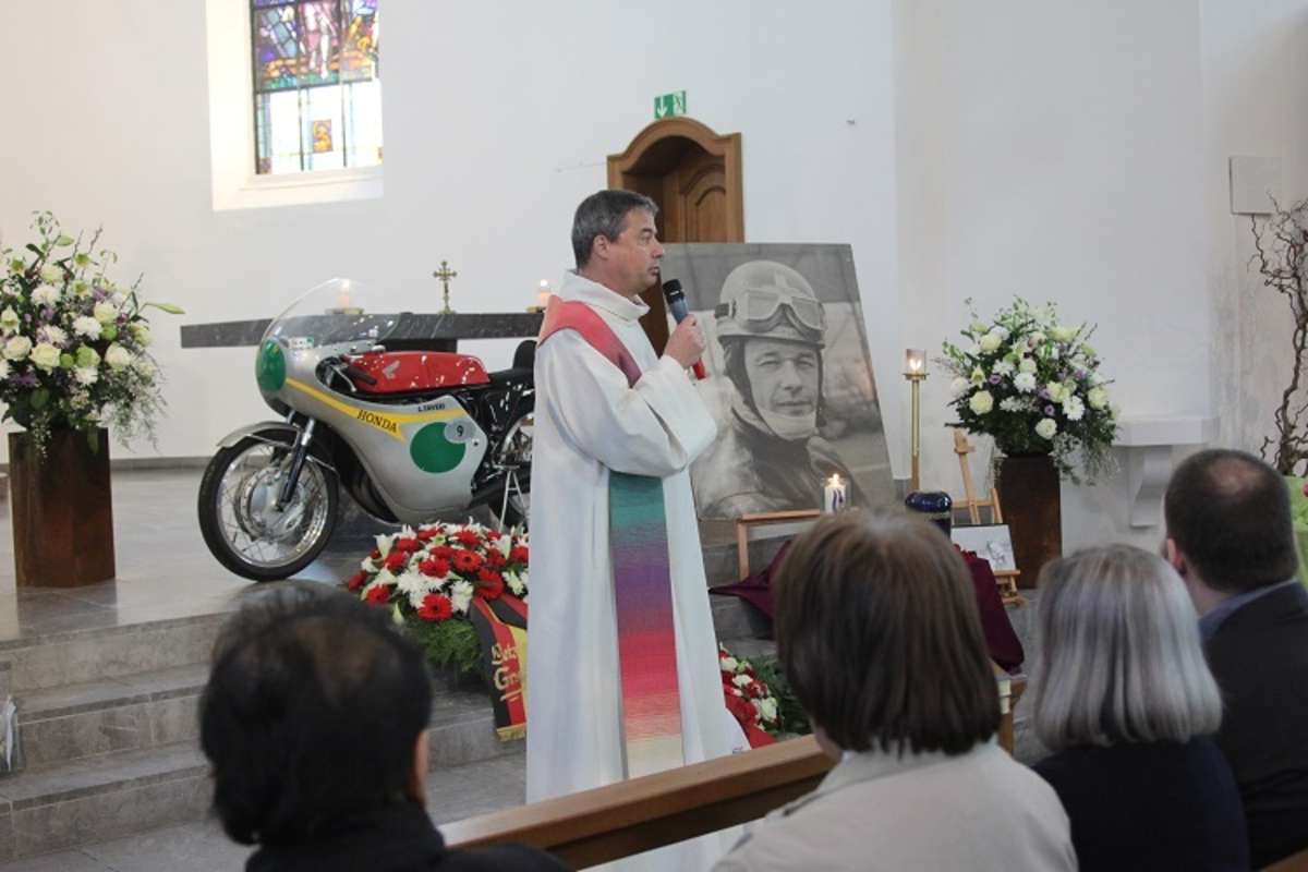 Pfarrer Mario Pinggera hielt eine beeindruckende Predigt über Werte in Sport und Politik