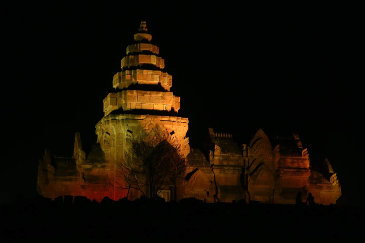 Dieser kleine Tempel ist direkt neben der Rennstrecke