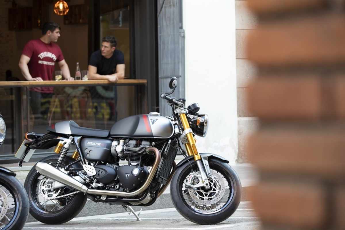 Macht auch stehend eine gute Figur: Triumph Thruxton RS