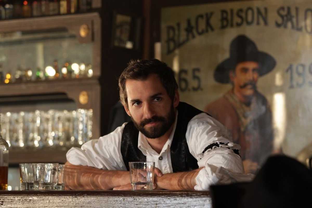 Stargast: Timo Glock als Barkeeper