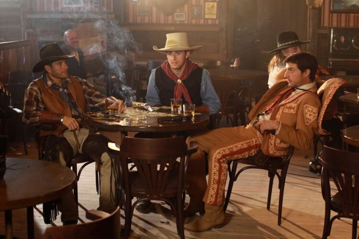 Lockere Runde im Saloon