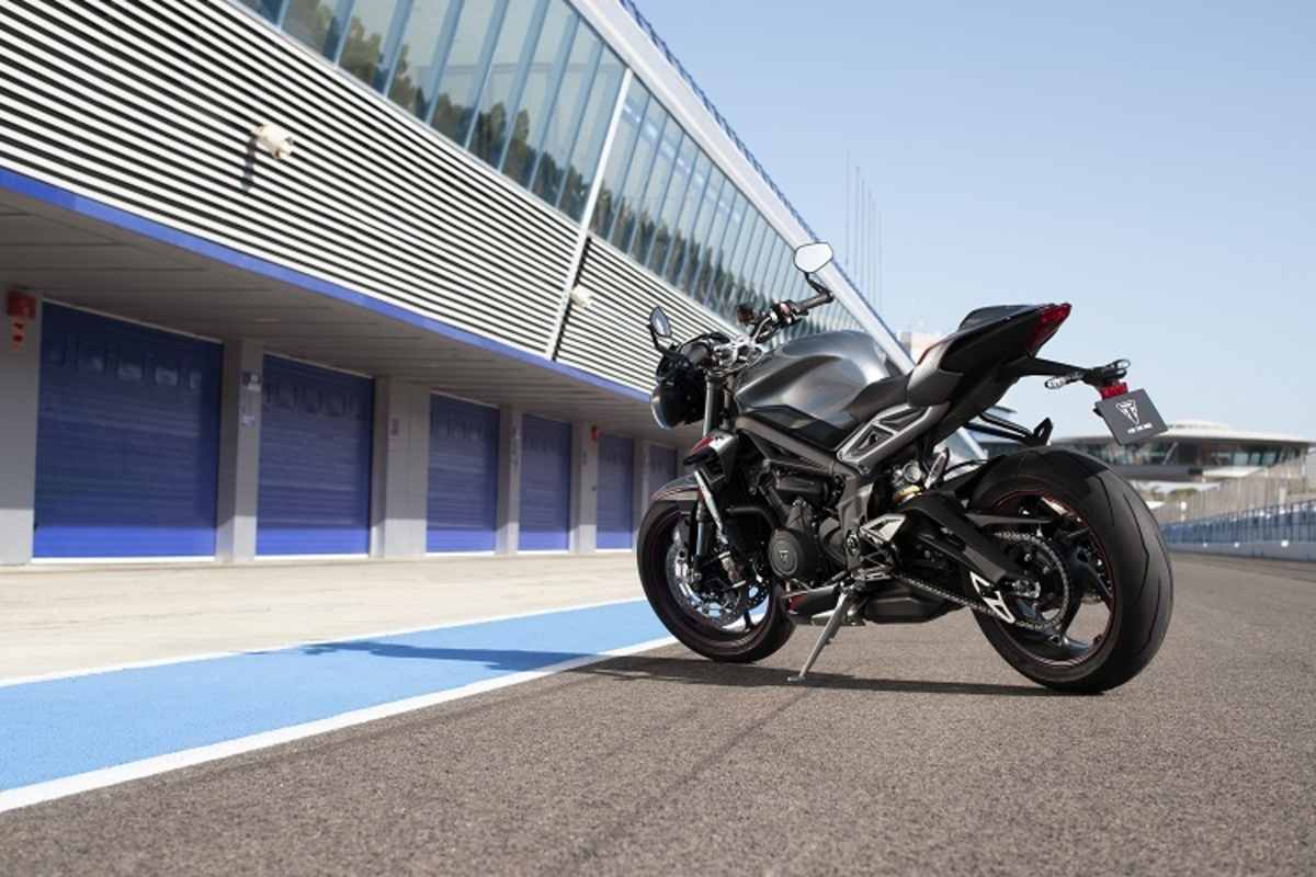 Stylema-Radialzangen von Brembo, NIX30-Gabel mit 120 mm Federweg von Öhlins, leichtere Gussräder, Pirelli Diablo Supercorsa SP - weitere Wünsche?