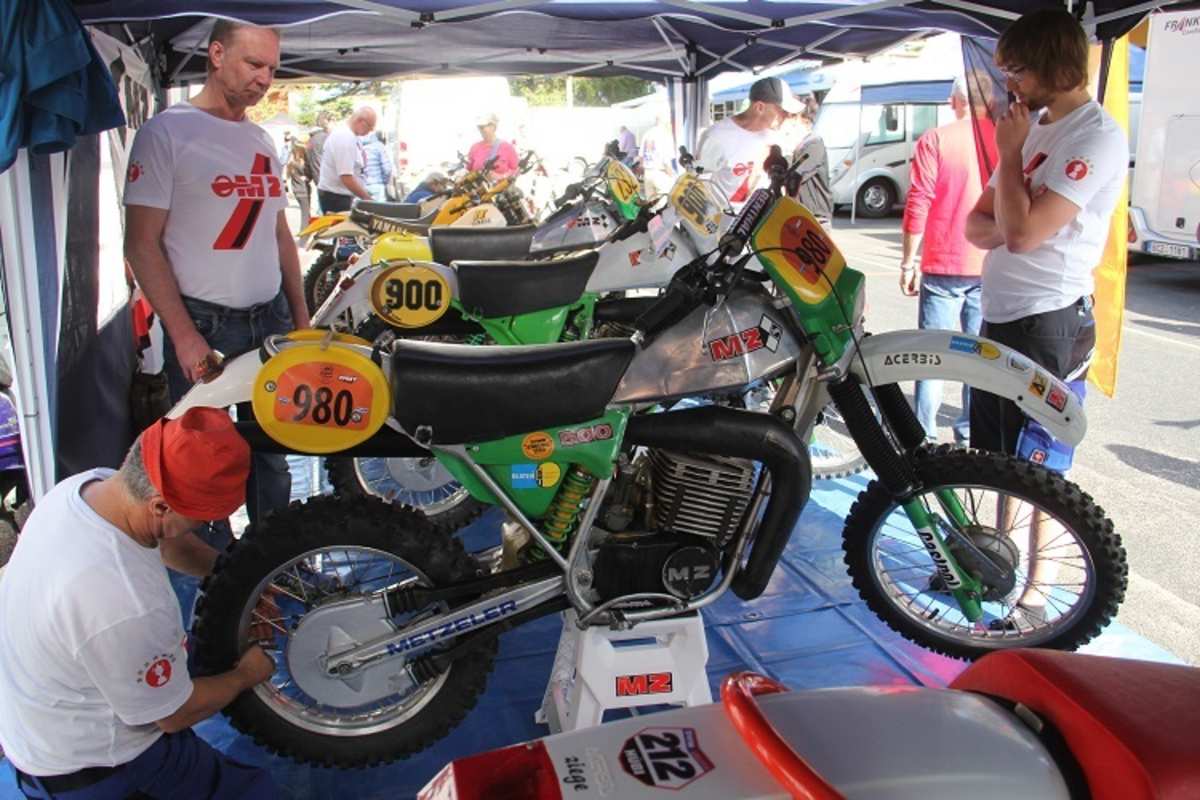 Raritäten: Die Werksmaschinen von MZ werden für ihren Einsatz vorbereitet