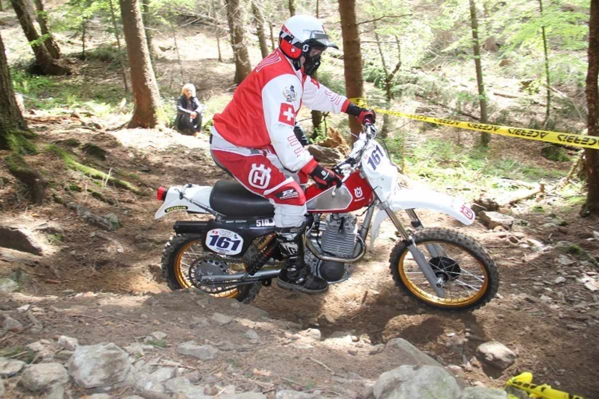 Philippe Rast auf seiner perfekt restaurierten Husqvarna TE 510 von 1983 holte mit Platz 3 der Viertaktklasse die beste Einzelplatzierung eines Schweizers