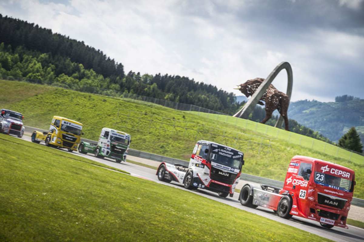 Action pur: Die Truck Race Trophy bietet alles, was das Fan-Herz begehrt