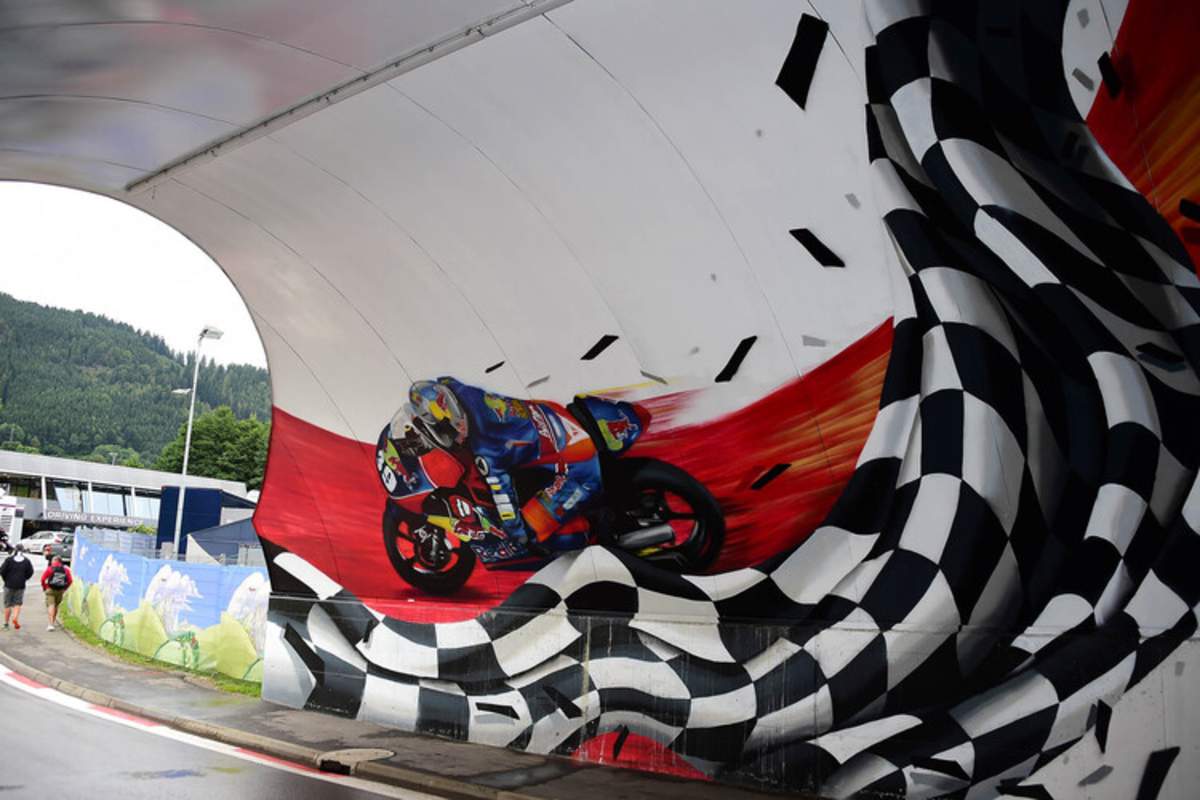 Im Tunnel unter der Strecke wird des im Juni tödlich verunglückten Luis Salom gedacht